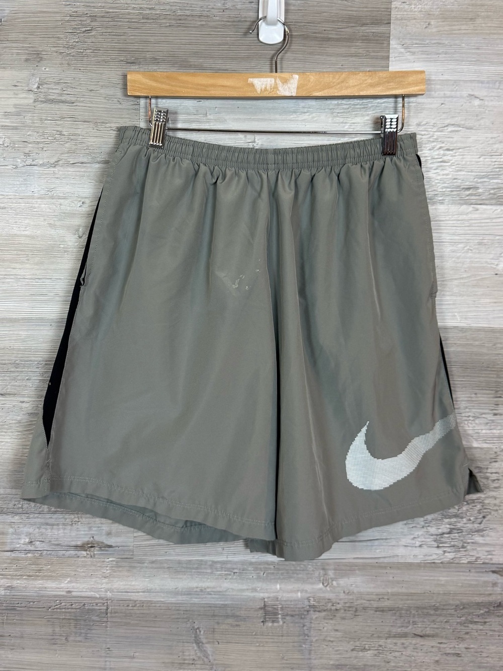 Nike Men's Dri-Fit Challenger 7" Running Shorts Grey Black Swoosh Size XL